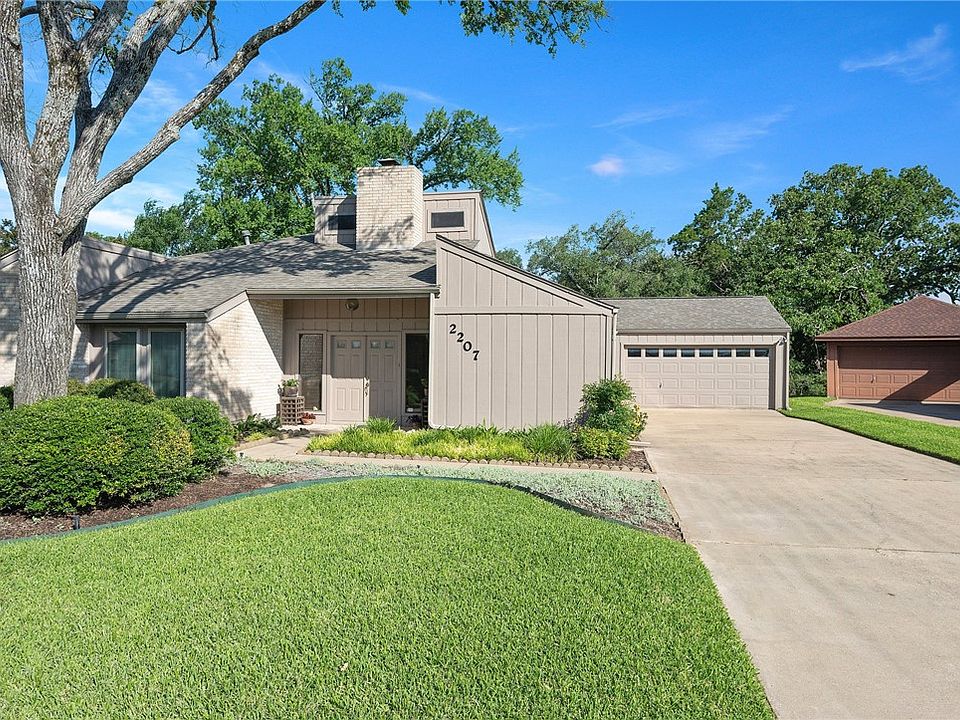 1st image of 2207 Quail Hollow Dr