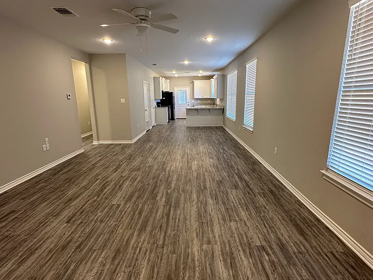 1605 Everwood Ct — Photo 6