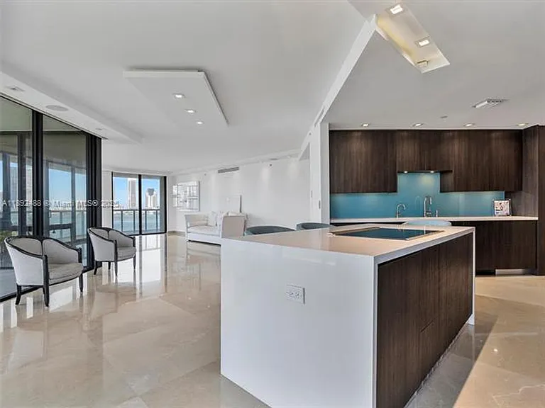 4000 Island Blvd #606 — Photo 14