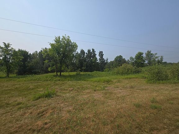 3rd image of 302 Avenue