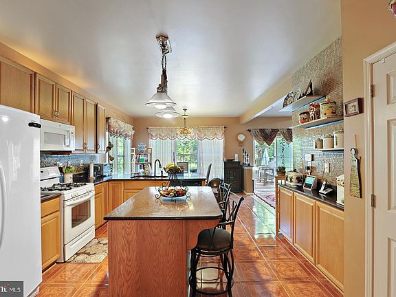 5th image of 529 Diamond Dr
