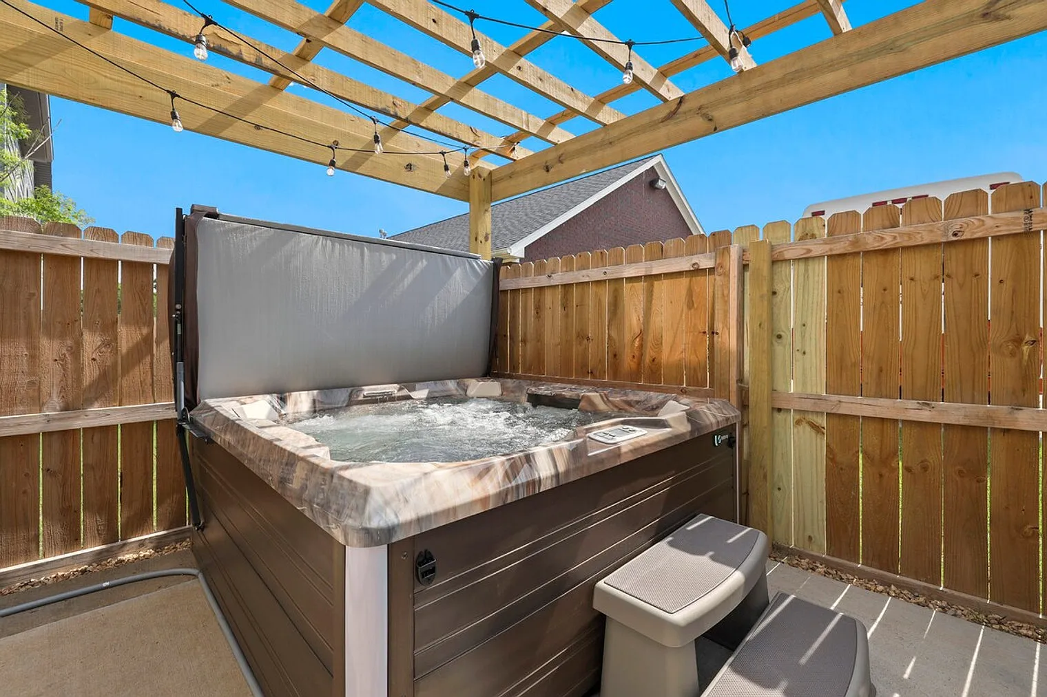 3 bed, 2.0 bath, 1743 sqft, $4,651 — Photo 3