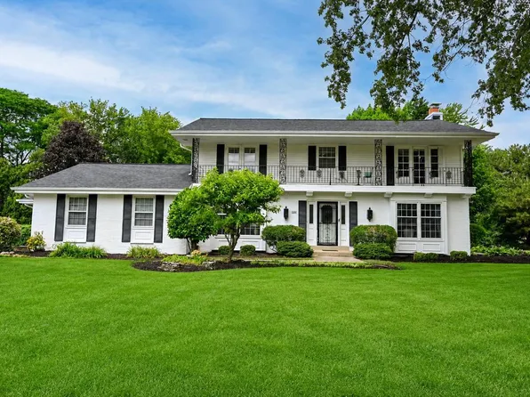 15260 Cascade DRIVE, Elm Grove, WI 53122