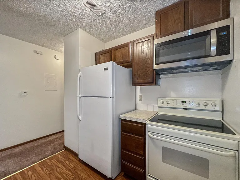 515 S 4th St #15 — Photo 5