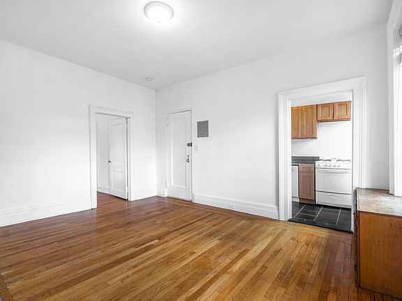 3rd image of 215 W 13th St APT 4A