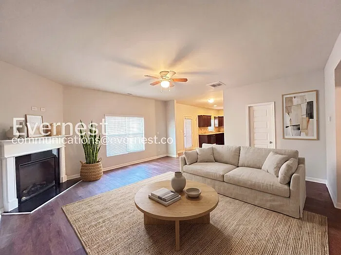 4 bed, 3.0 bath, 2672 sqft, $2,195 — Photo 3