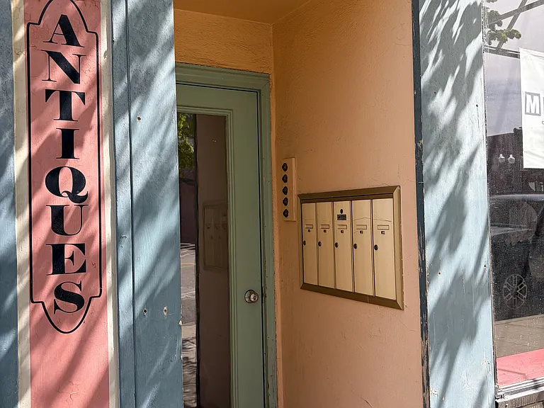 115 E Ivinson Ave #D — Photo 1