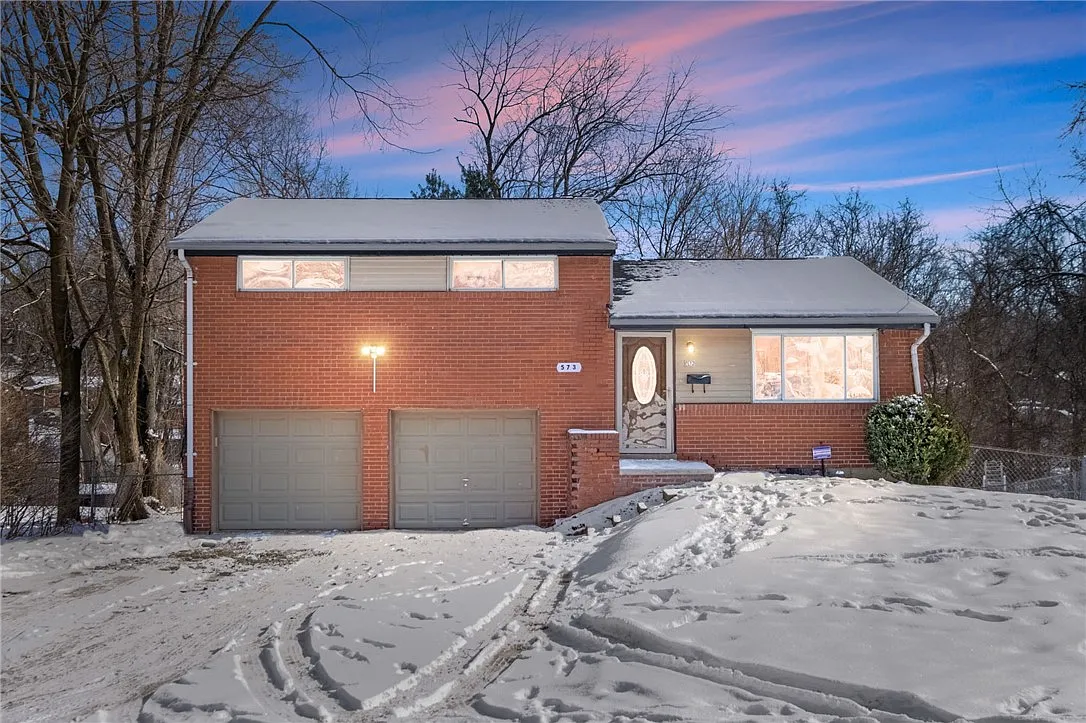 573 Sunnyfield Dr photo 1
