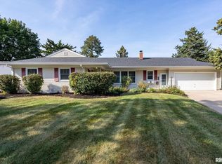 1726 Skyline Dr, Bettendorf, IA
