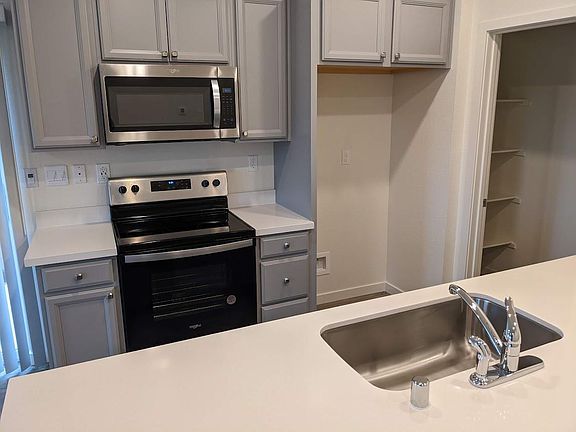 3rd image of 3145 Pruett Dr