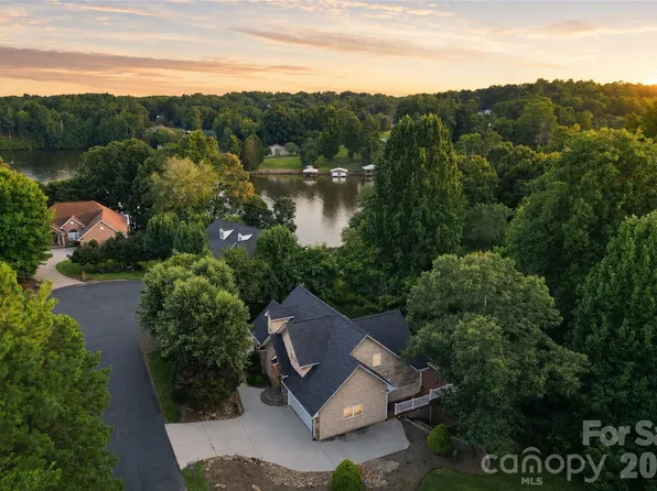 6047 Chaucer Ln, Granite Falls, NC 28630