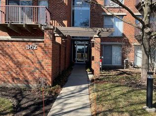 362 Kelburn Rd APT 324, Deerfield, IL 60015