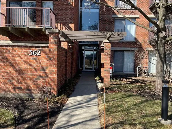 362 Kelburn Rd APT 324, Deerfield, IL 60015