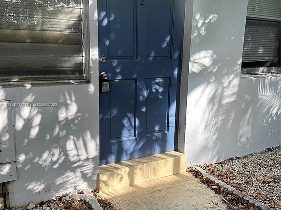 3rd image of 920 NE 40th St #2