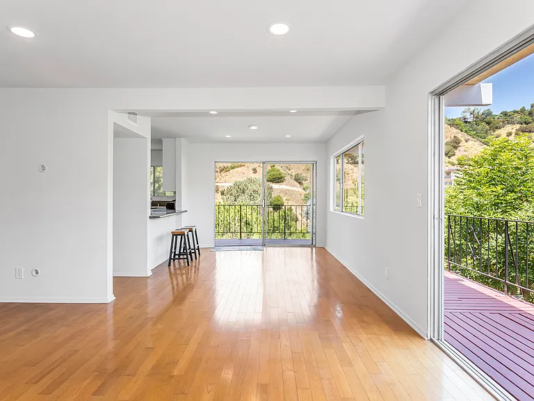 Bathed in natural light with total privacy.