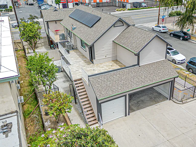 2400 W Commonwealth Ave #B — Photo 8
