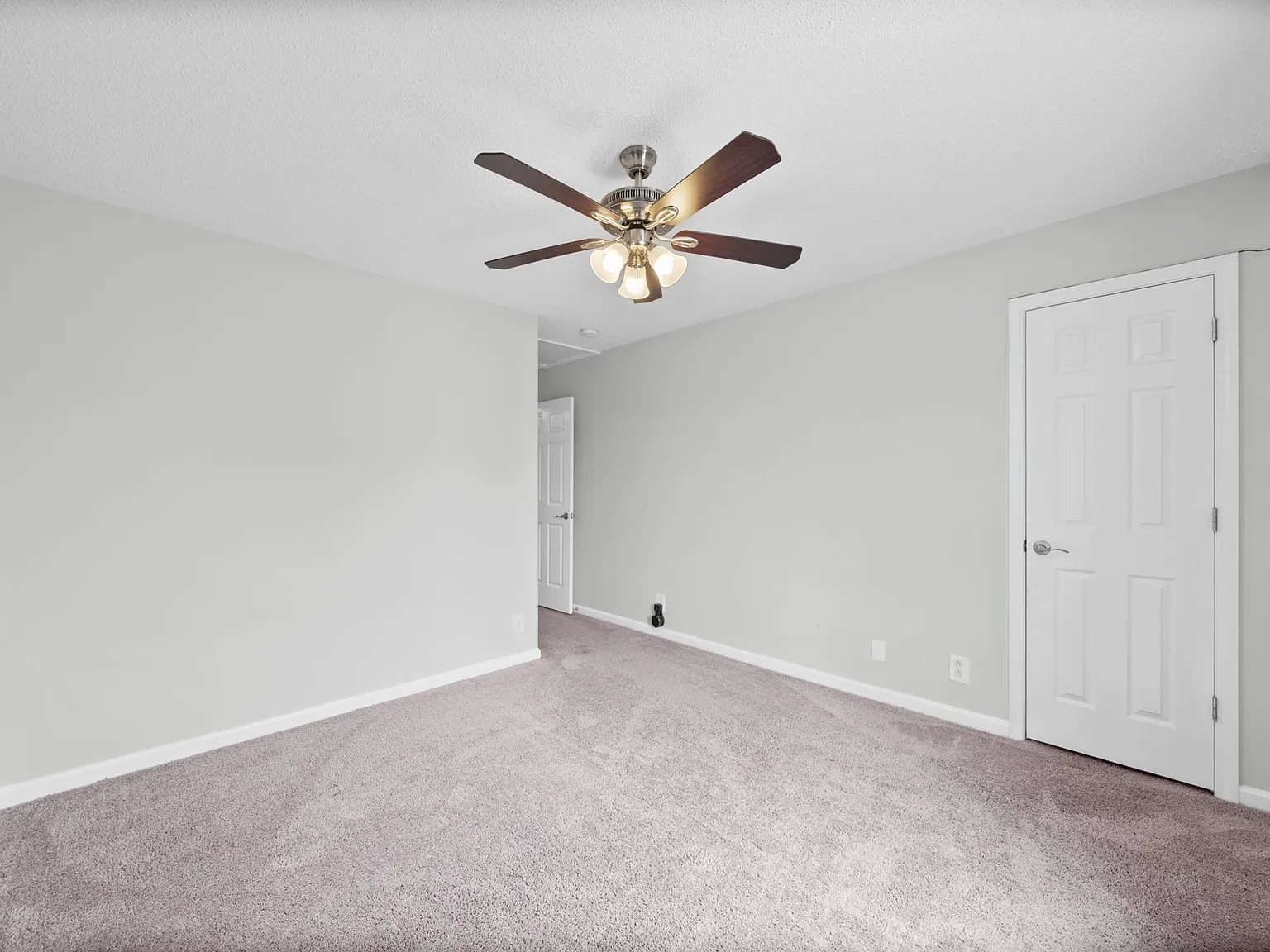 4 bed, 2176 sqft, $2,000 — Photo 3
