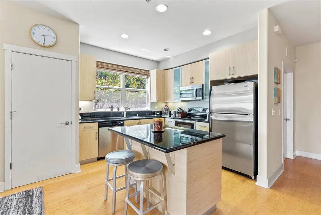 2 bed, 1254 sqft, $4,350 — Photo 3
