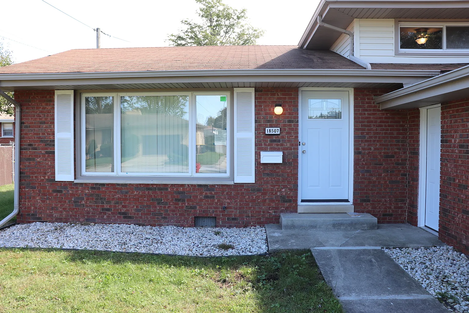 18507 Hickory St photo 1