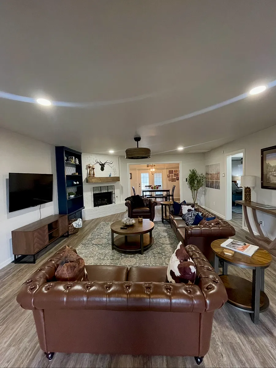 Living room - 10019 Paisley Rd