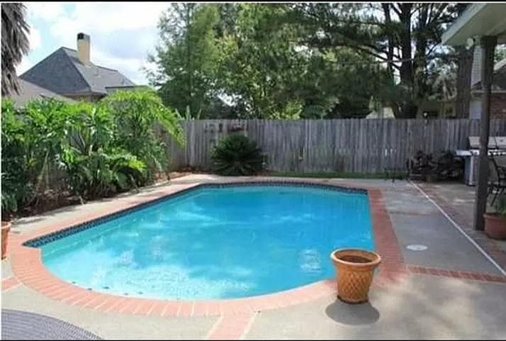 1st image of 115 Twin Lakes Dr