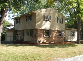 3301 Skycroft Cir, Saint Anthony, MN 55418