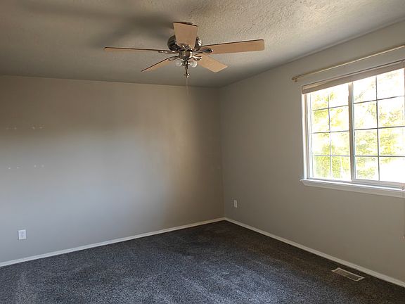 5th image of 3044 N Valley Green Way