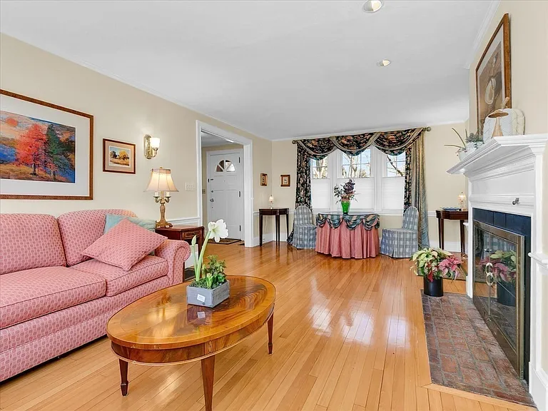 243 Upland Ave — Photo 13