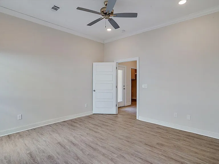 707 Heartwood Ln — Photo 6
