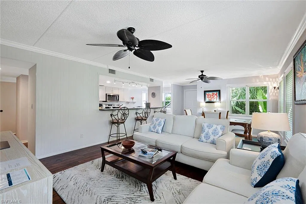2 bed, 2.0 bath, 1374 sqft, $5,000 — Photo 4
