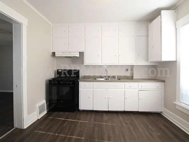 822 Clinton Ave — Photo 10