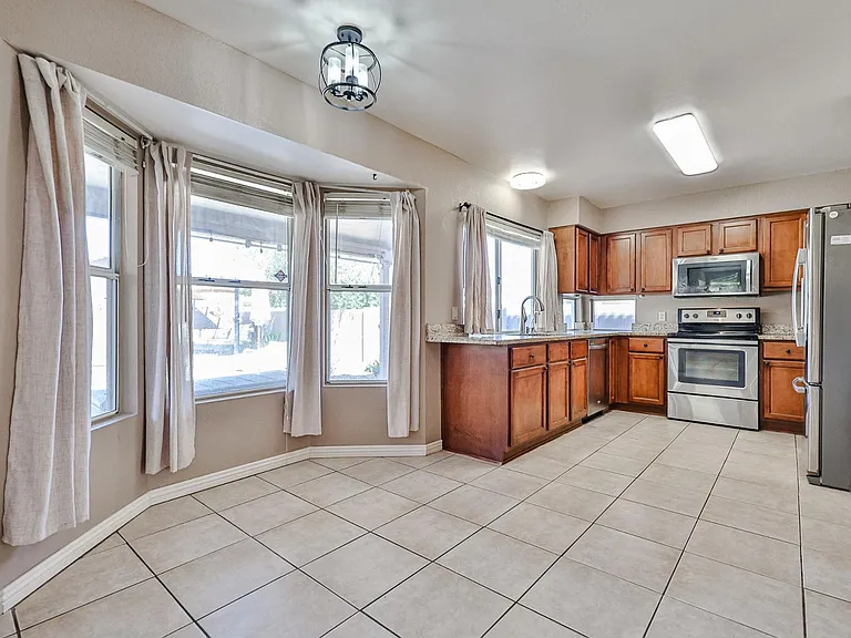 3236 E Hiddenview Dr — Photo 11