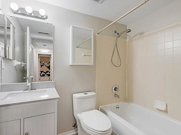Bathroom2