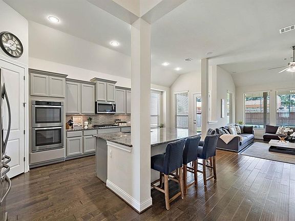 4th image of 8915 Leaning Hollow Ln #8915