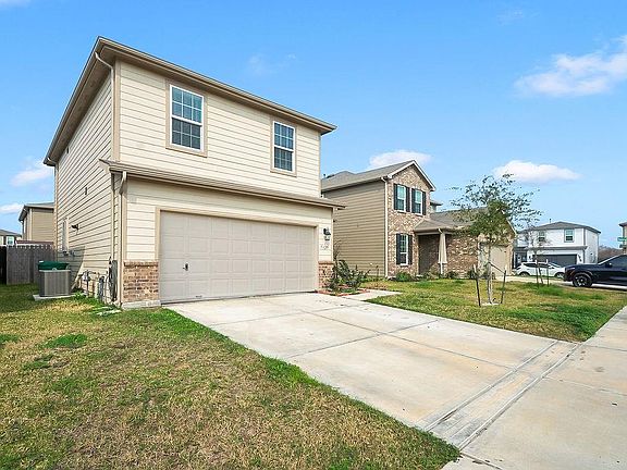 3rd image of 7327 Madison Commons Ln