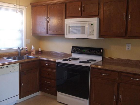 3rd image of 1044B Aberdeen Dr