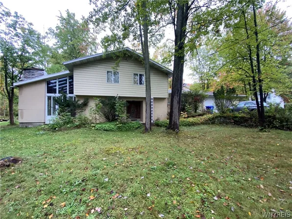 6768 Southwestern Blvd, Lake View, NY 14085