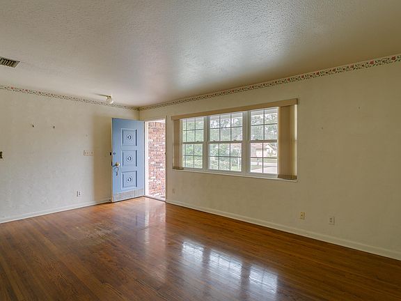 5th image of 2844 Woodland Dr