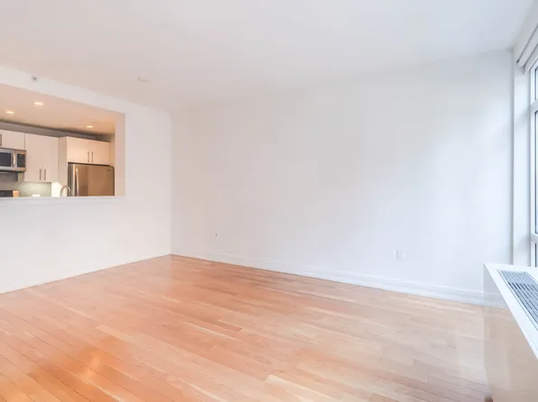 175 Kent Avenue image 7 of 39