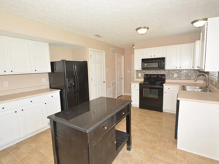 6917 Tree Top Ln — Photo 12
