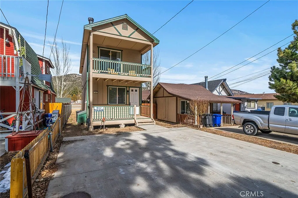 3 bed, 1350 sqft, $2,600 — Photo 2
