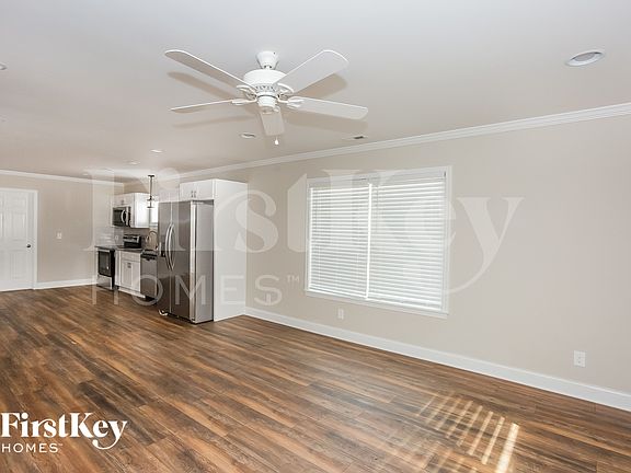 4th image of 621 E Mills Dr