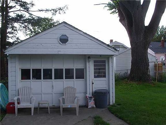4th image of 1737 Barrows St