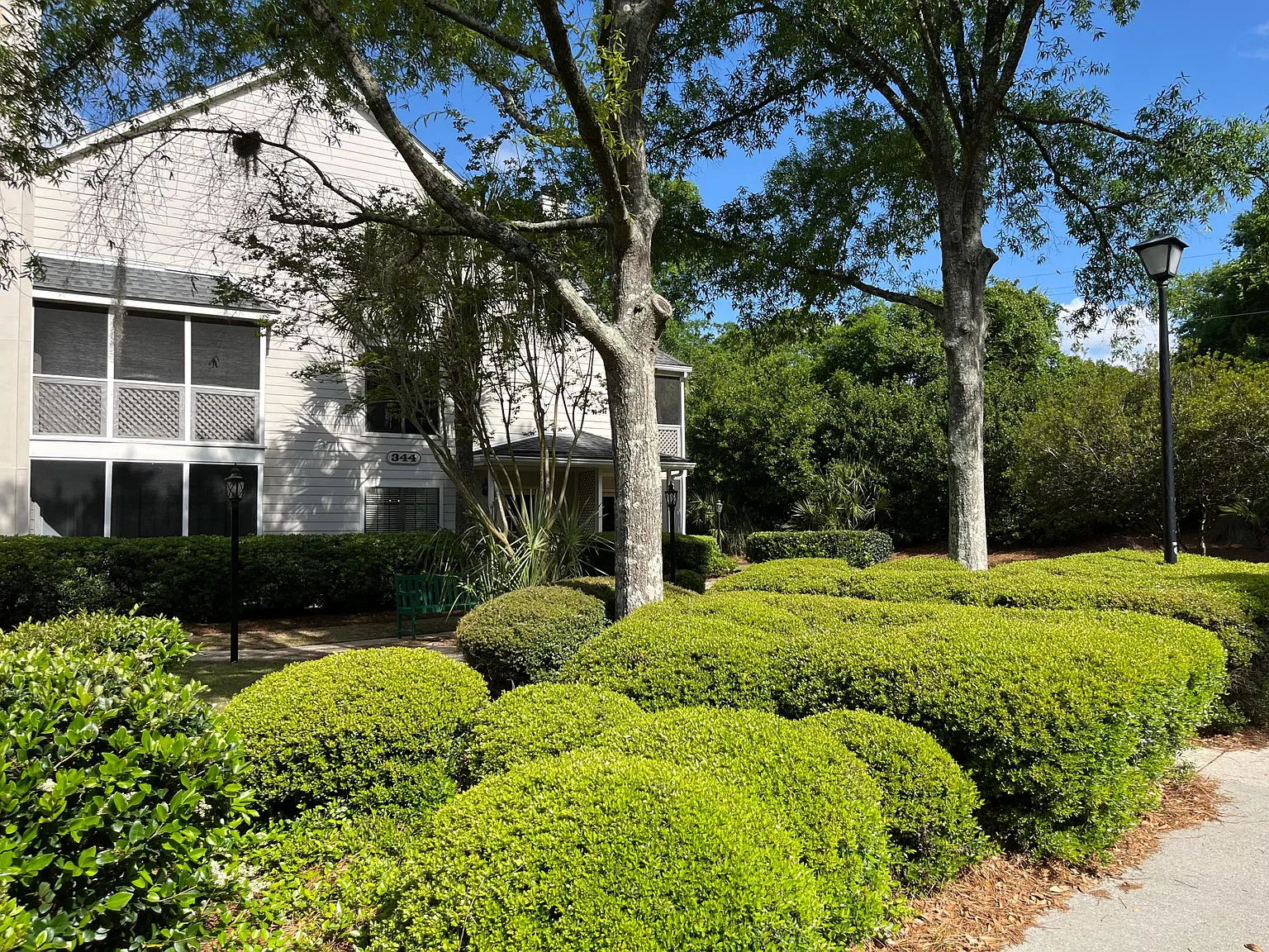 2 bed, 946 sqft, $2,200 — Photo 1