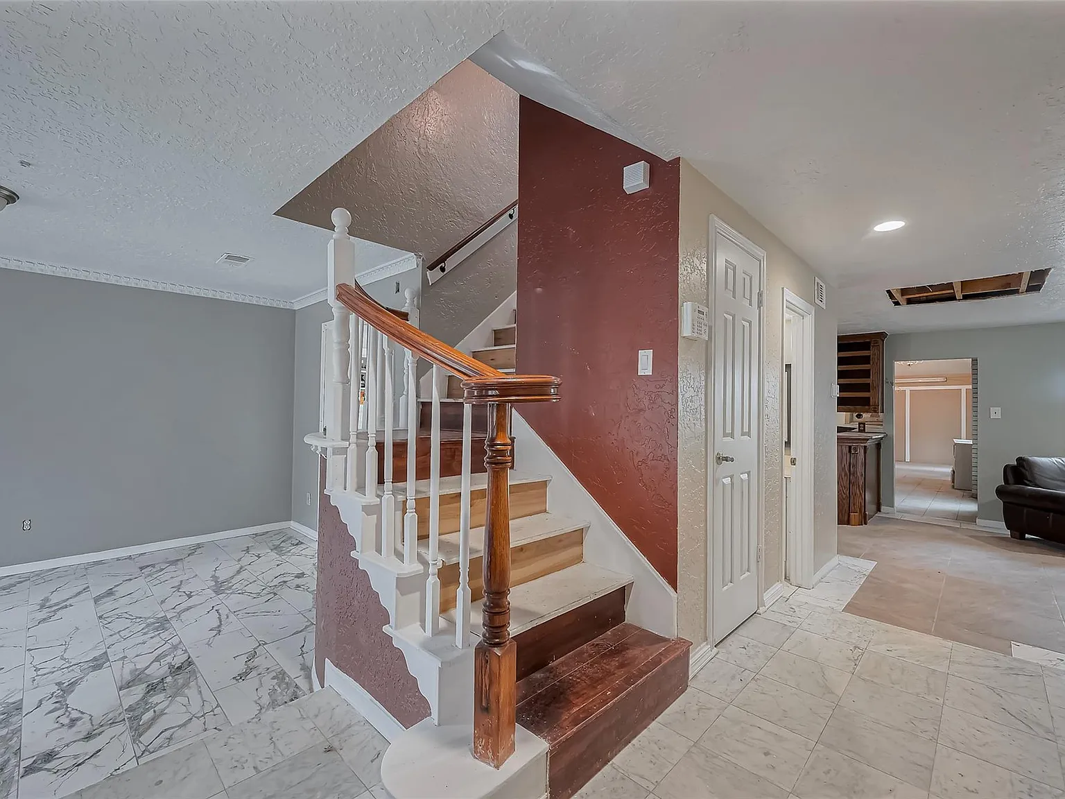 4 bed, 3.5 bath, 4356 sqft, $2,950 — Photo 2