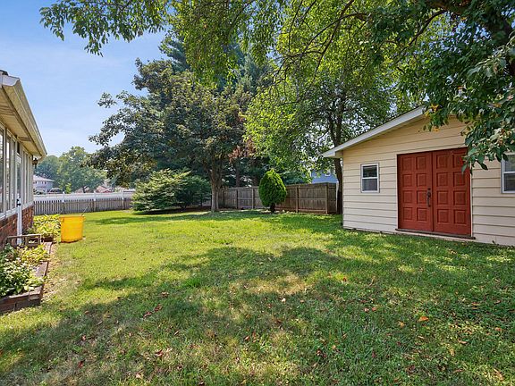 4th image of 88 Tudor Dr