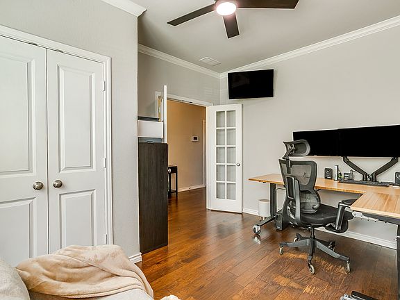 4th image of 2417 Ryan Ave