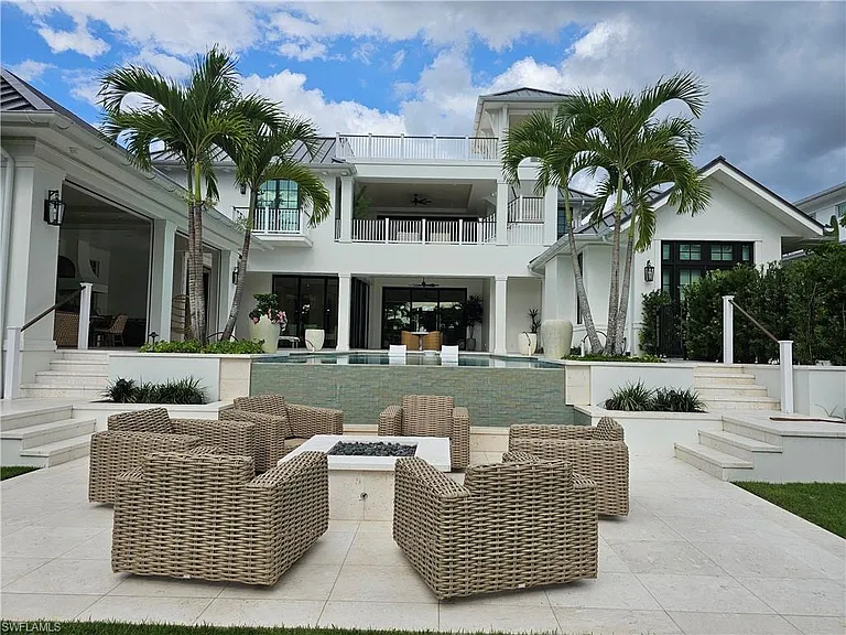 637 Palm Cir W — Photo 48