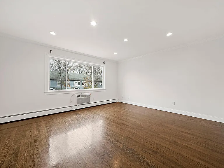 71 Oxford Ave #3 — Photo 5