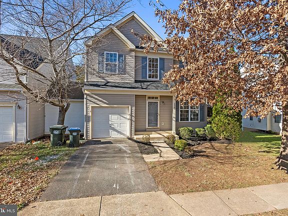 3rd image of 22581 Maison Carree Sq
